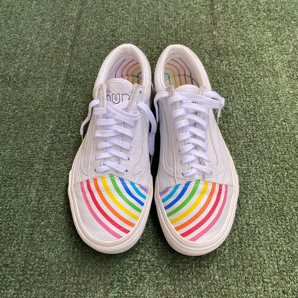 The flour shop vans